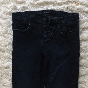 Triple button, fray bottom, dark jeans